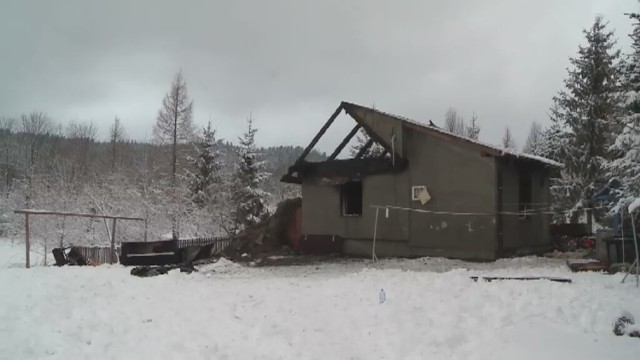 Pożar domu w Daliowej, pozbawił dachu nad głową czwórkę dzieci