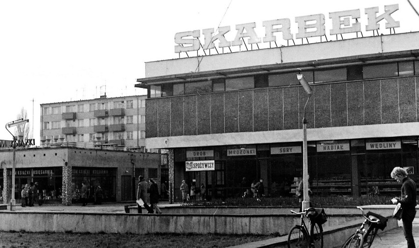 Skarbek - oddany w 1973 roku kompleks handlowo - usługowy to...