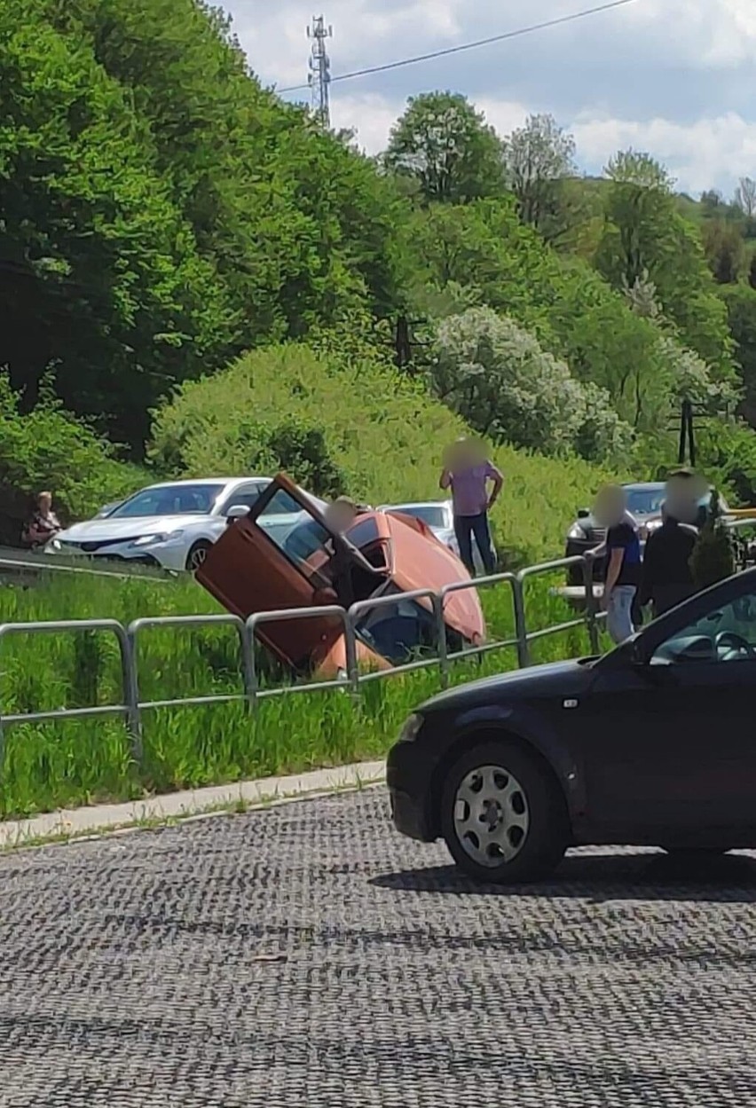 Trzy osoby w szpitalu. Znów groźny wypadek na drodze krajowej nr 28 w Mszanie Dolnej