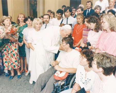 Andrzej Michalczak spotkał się z Papieżem w Castel Gandolfo w 1983 roku wraz z grupa studentów. Fot. repr. Jakub Gilewicz
