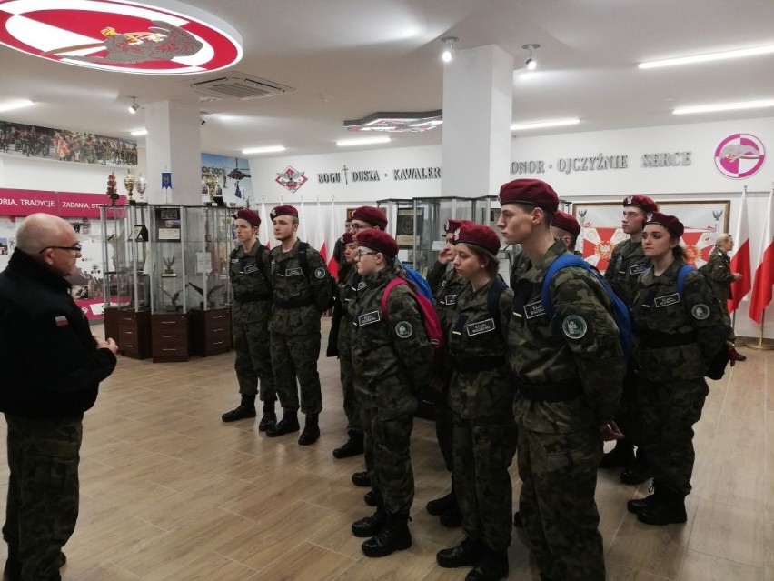Radomsko: Uczniowie "drzewniaka" na zajęciach w wojsku [ZDJĘCIA]