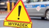 Zderzenie dwóch samochodów w Rynarzewie. Dwie osoby poszkodowane