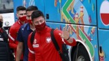 Euro 2020: przylot piłkarzy do Sevilli. Garstka kibiców powitała reprezentację przed hotelem w Hiszpanii [ZDJĘCIA]