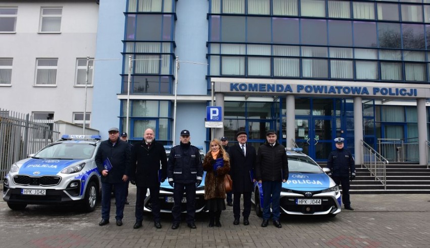 Trzy nowe samochody dla jarosławskich policjantów [ZDJĘCIA]