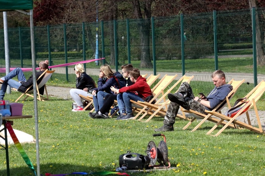 Aktywna majówka z legnickim OSiR-em. Piknik siatkarski w parku, zobaczcie zdjęcia