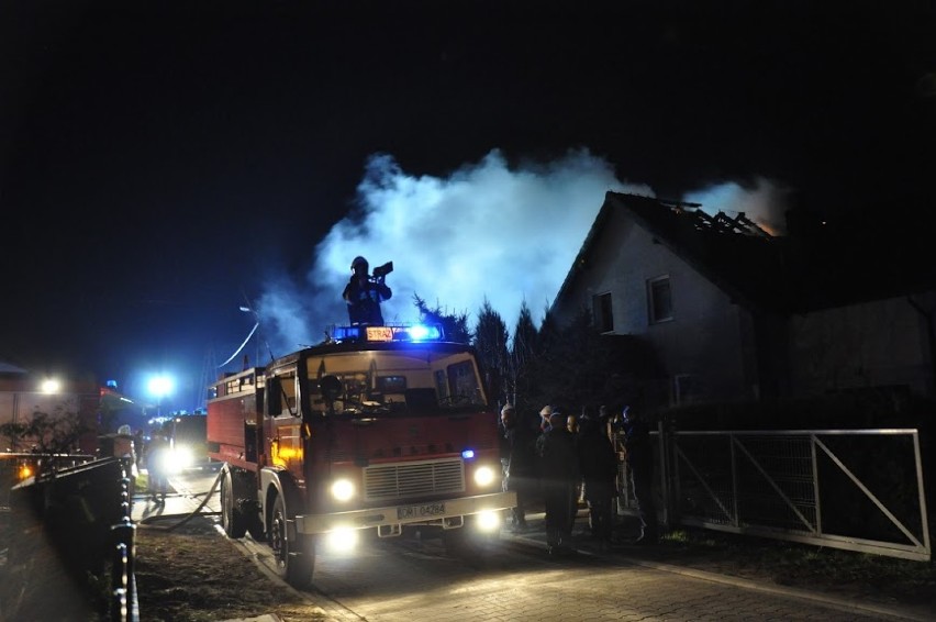 Nocny pożar domu jednorodzinnego w Cieszkowie! [ZDJĘCIA]