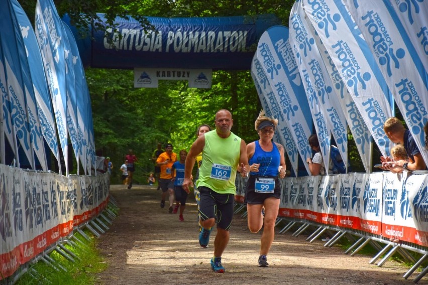 Kaszuby Biegają. V Cartusia Półmaraton za nami! Jak wypadli nasi we wszystkich konkurencjach?