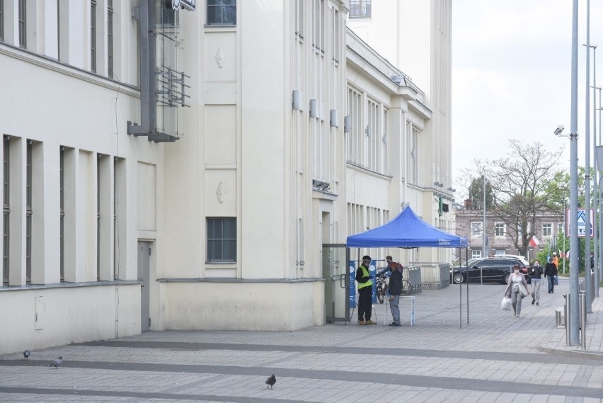 W dobie epidemii koronawirusa galerie handlowe były...