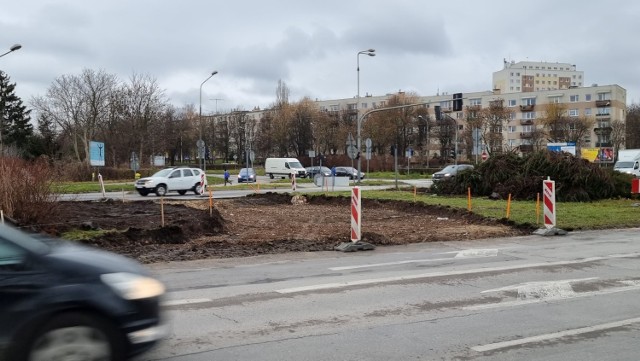 Od kilku dni trwają prace przy budowie zawrotki na ulicy Bohaterów Warszawy w Kielcach, przed skrzyżowaniem z ulicami: Tarnowską i Seminaryjską.