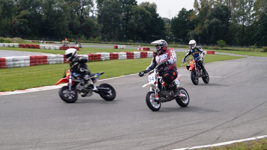 Duże prędkości i ryk motocykli, czyli Pit Bike Supermoto w Bydgoszczy [zdjęcia, wideo]