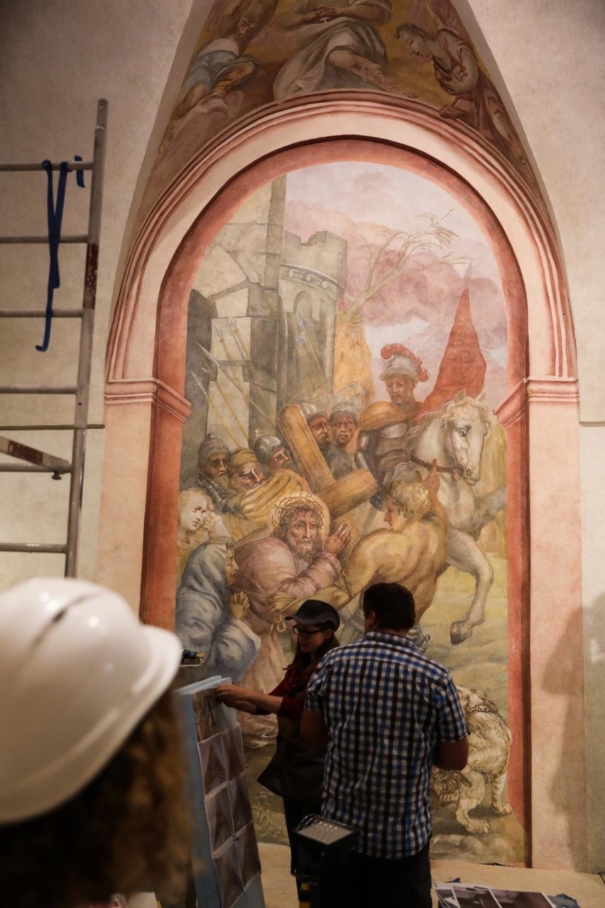 Kraków. Krypta u pijarów po ok. 150 latach odzyskała freski [ZDJĘCIA]
