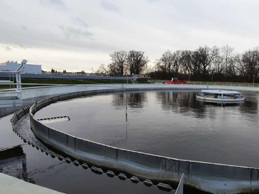 Zakończył się kolejny etap modernizacji oczyszczalni ścieków w Krośnie. Finał inwestycji na wiosnę [ZDJĘCIA]