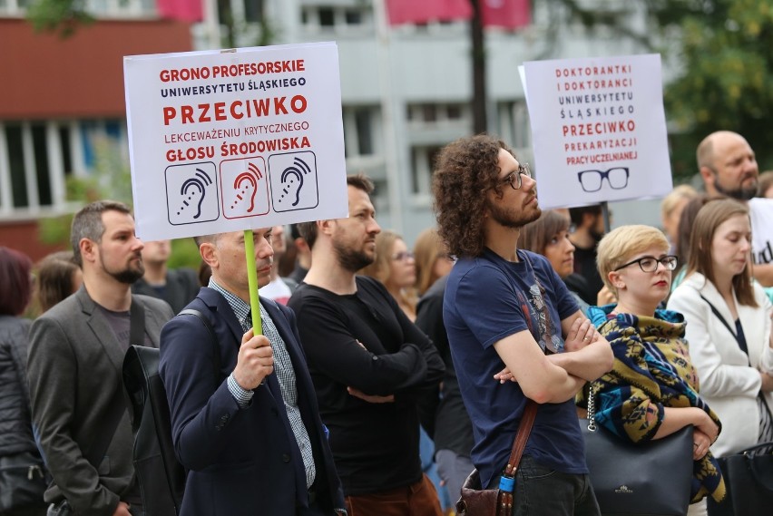 Katowice: Protest studentów, doktorantów i pracowników Uniwersytetu Śląskiego [ZDJĘCIA]