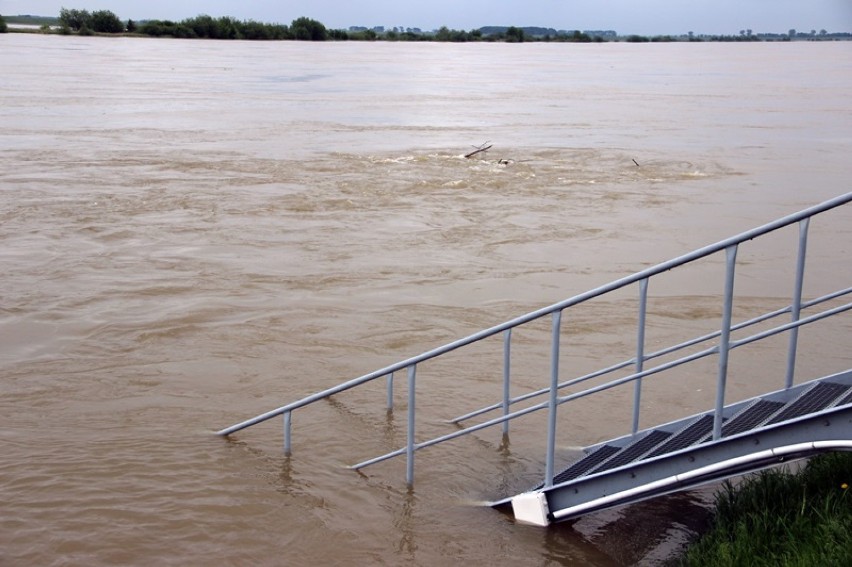 Wisła w Tczewie wylała, ale od jutra poziom wody ma się obniżać