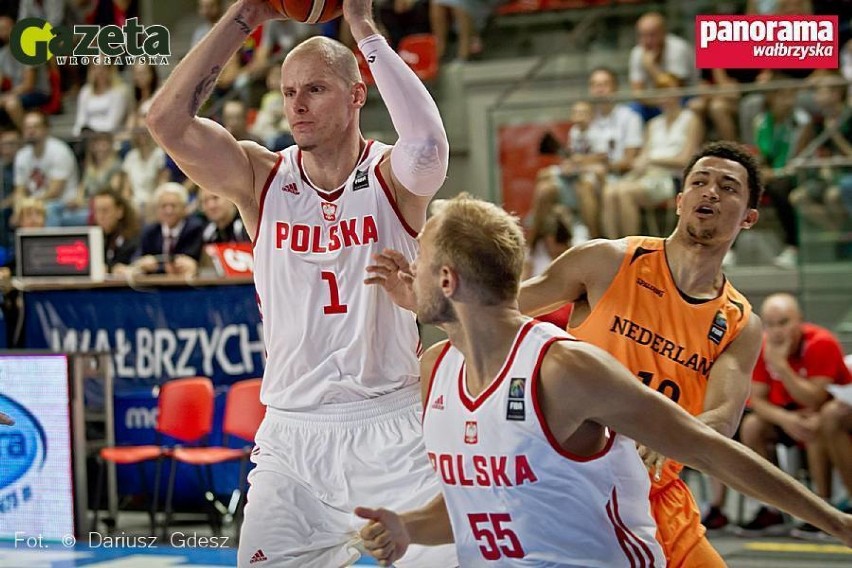 Reprezentacja Polski koszykarzy pokonała w wałbrzyskim Aqua Zdroju Holandię 82:64