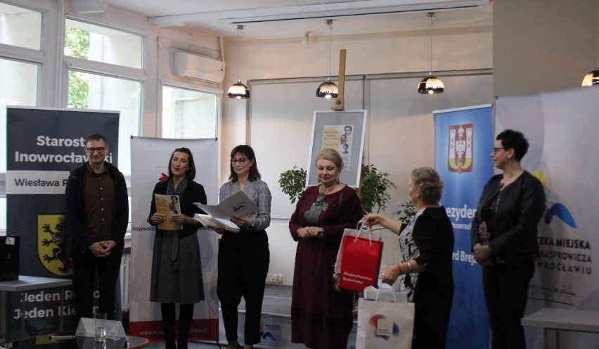 Finaliści w Inowrocławiu prezentowali wiersze Krzysztofa...