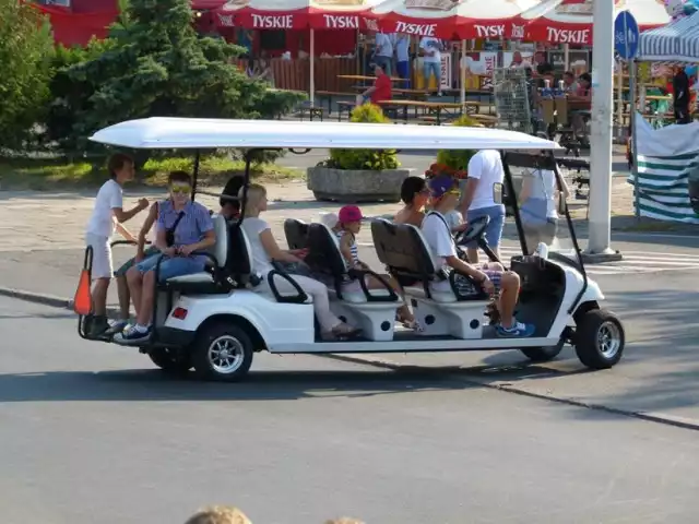 Mierzeja Wiślana. Mieszkańcy coraz częściej zastanawiają się czy meleksy nie powinny zniknąć z ulic nadmorskich miejscowości. Ich zdaniem kierowcy meleksów rażąco łamią przepisy drogowe.