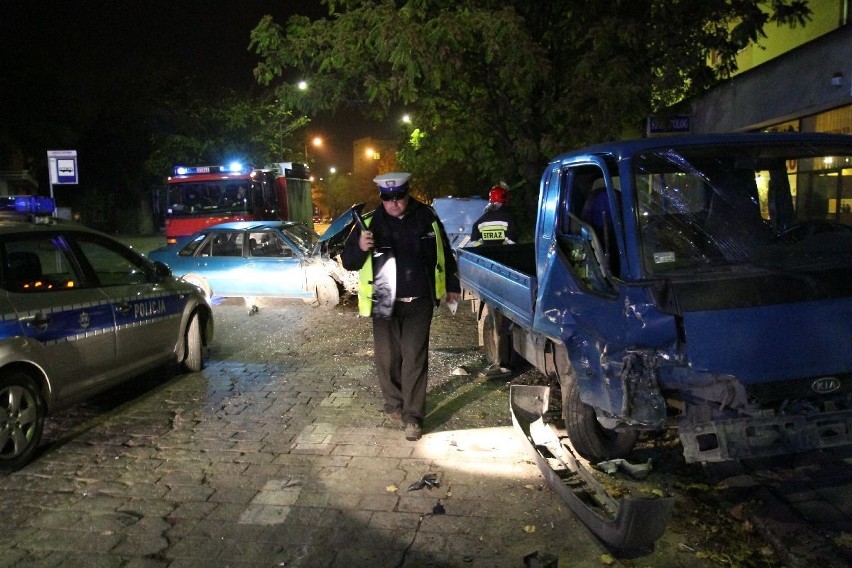 Wrocław: Pijany 14-latek wjechał polonezem w auta zaparkowane na ul. Grochowej (ZDJĘCIA)