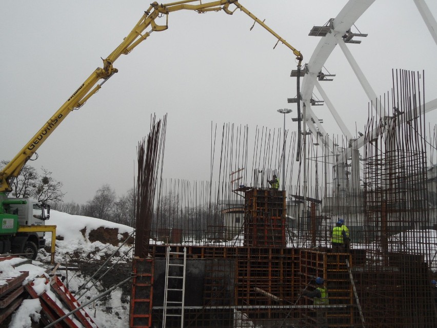 Betonowanie ścian Elki idzie pełną parą. Niezależnie od...