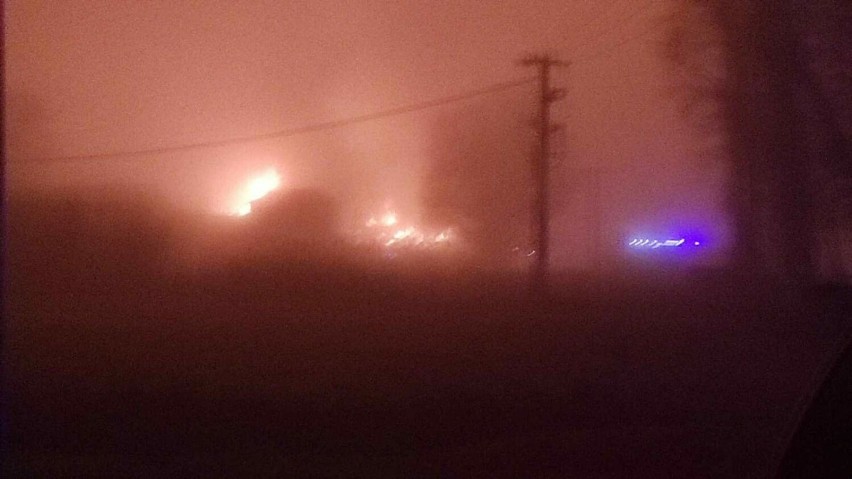 16 zastępów strażaków gasiło pożar tartaku w Hadlach Szklarskich w powiecie przeworskim [ZDJĘCIA, WIDEO]
