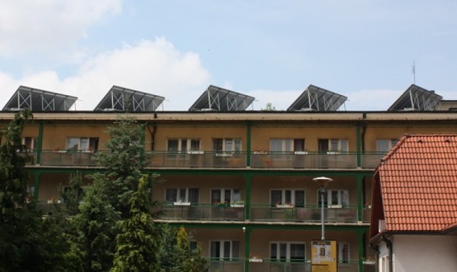 Instalacja kolektorów słonecznych to jedna z dróg  poprawy efektywności energetycznej budynku