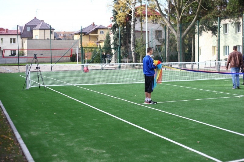 Nowy kort tenisowy i boisko do siatkówki plażowej w Płocku