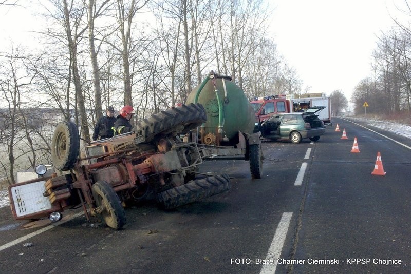 Zderzenie auta z ciągnikiem w gminie Chojnice