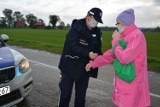 Powiat kwidzyński. Policjanci przypominają o bezpieczeństwie na drogach w okresie jesienno-zimowym 