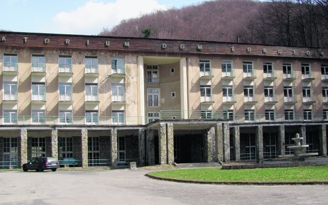 Kiedyś luksusowe sanatorium, dzisiaj ruina w zarządzie Uzdrowiska Krynica-Żegiestów