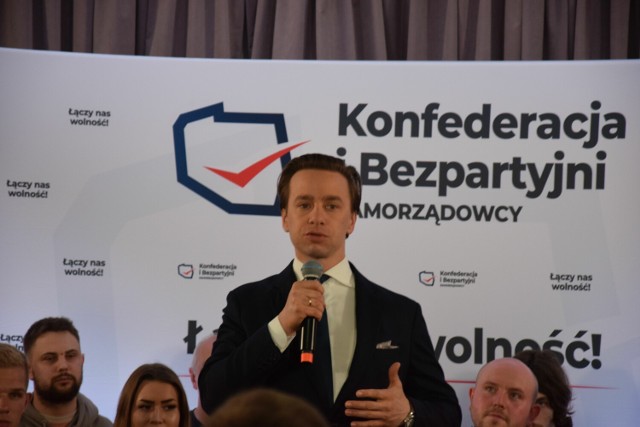 Konwencja wyborcza Konfederacji zorganizowana została w Zduńskiej Woli. Gościem specjalnym był wicemarszałek Sejmu Krzysztof Bosak. Działacze i sympatycy Konfederacji spotkali się wczoraj wieczorem, 4 kwietnia w Sali Koktajlowej w Zduńskiej Woli.