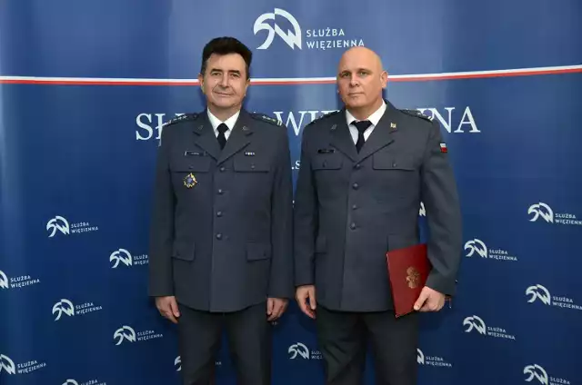 Ppłk Mirosław Dettmer (po prawej) został nowym dyrektorem ZK w Sztumie z Oddziałem Zewnętrznym w Malborku.