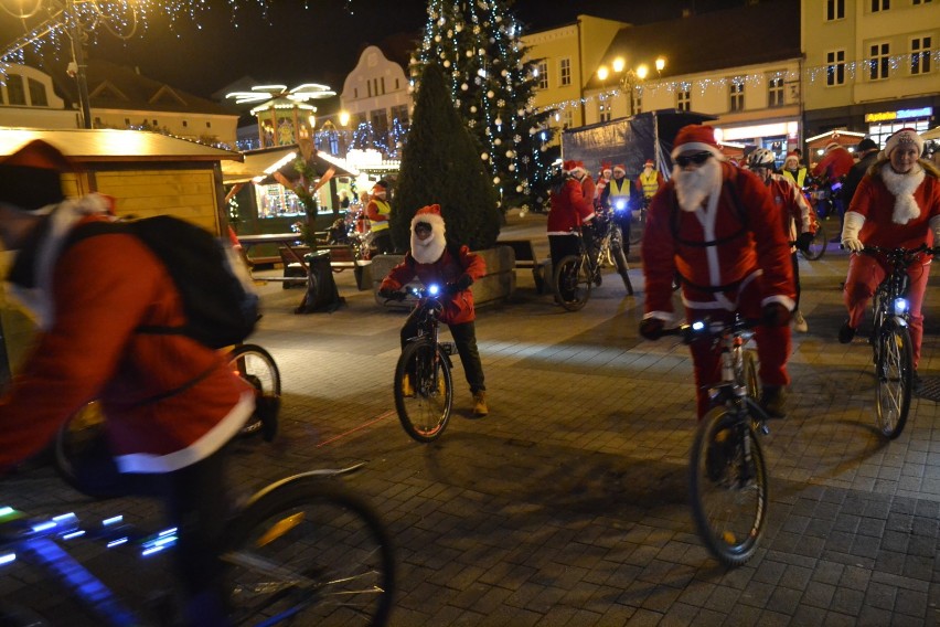 Mikołaje na rowerach przejechali przez Rybnik WIDEO + ZDJĘCIA