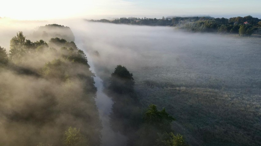 Piława i okolice w jesiennej mgle