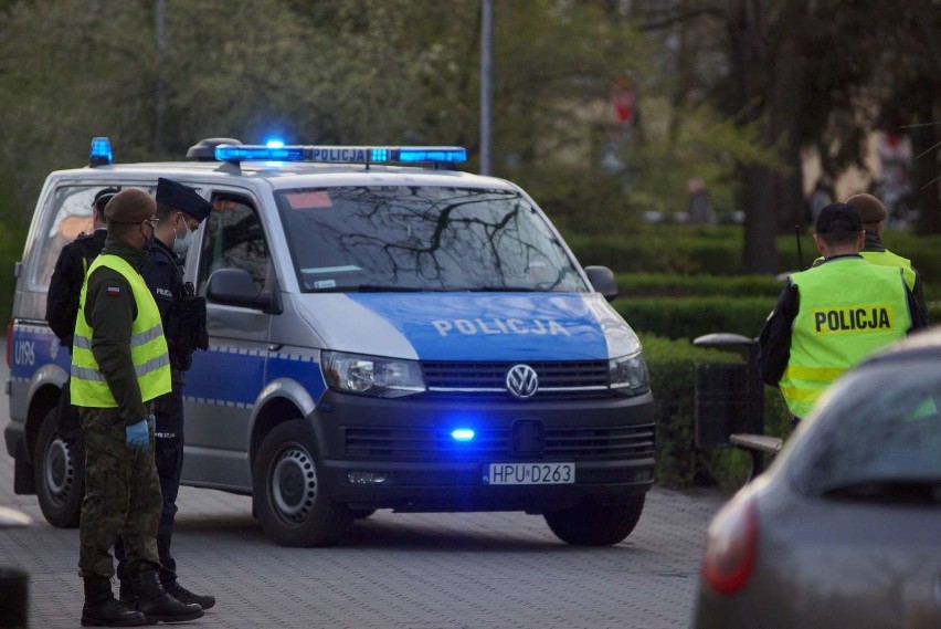 Zwłoki mężczyzny znaleziono na plantach w Kaliszu