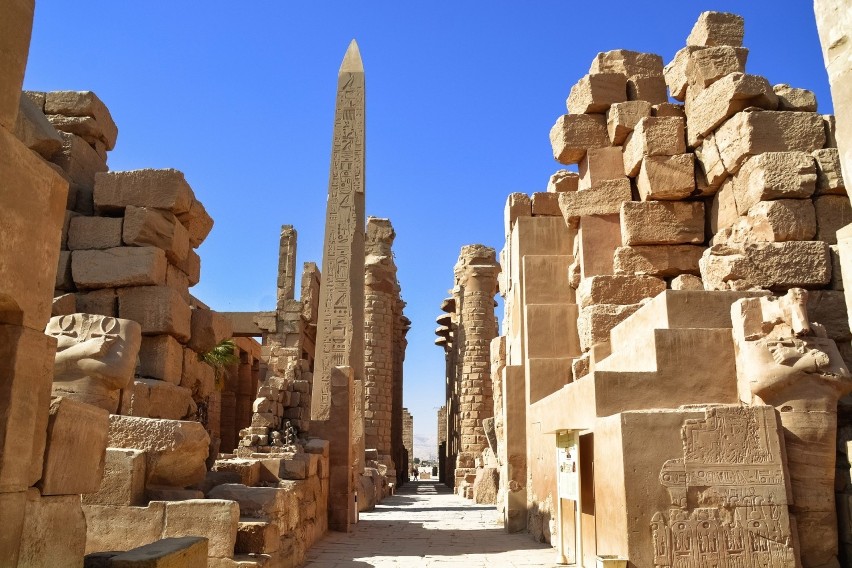 Świątynia Amona-Re w Karnaku to największy kompleks sakralny...
