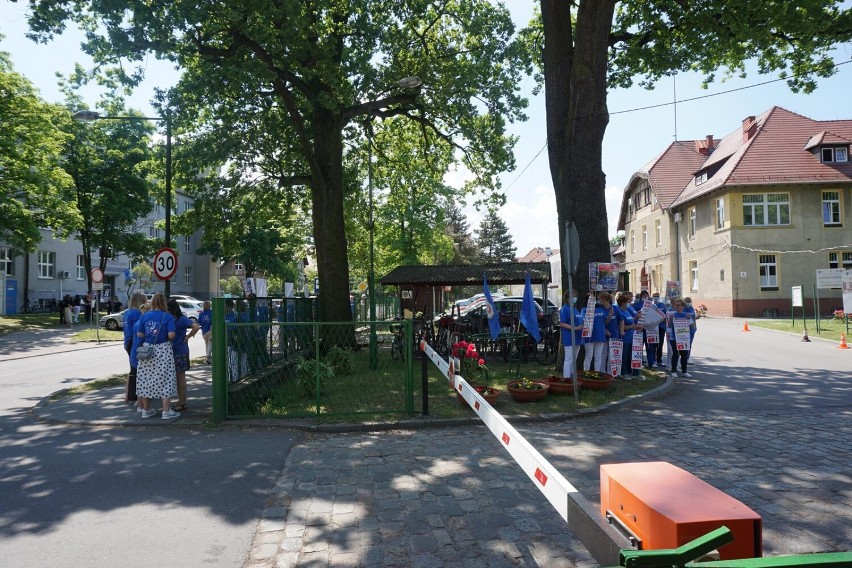 Strajk pielęgniarek w Lublińcu. Na dwie godziny odeszły od łóżek pacjentów Wojewódzkiego Szpitala Neuropsychiatrycznego