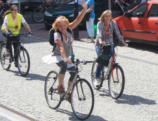 Halina Sobańska - realizatorka programu "Seniorzy decydują", który okazał się strzałem w dziesiątkę. W jego ramach zorganizowano m.in. maraton rowerowy, malowanie przez seniorów graffiti, a ostatnio bal seniorek i seniorów. W Sosnowcu tworzy się też rada seniorów

ZAGŁOSUJ NA KANDYDATA!