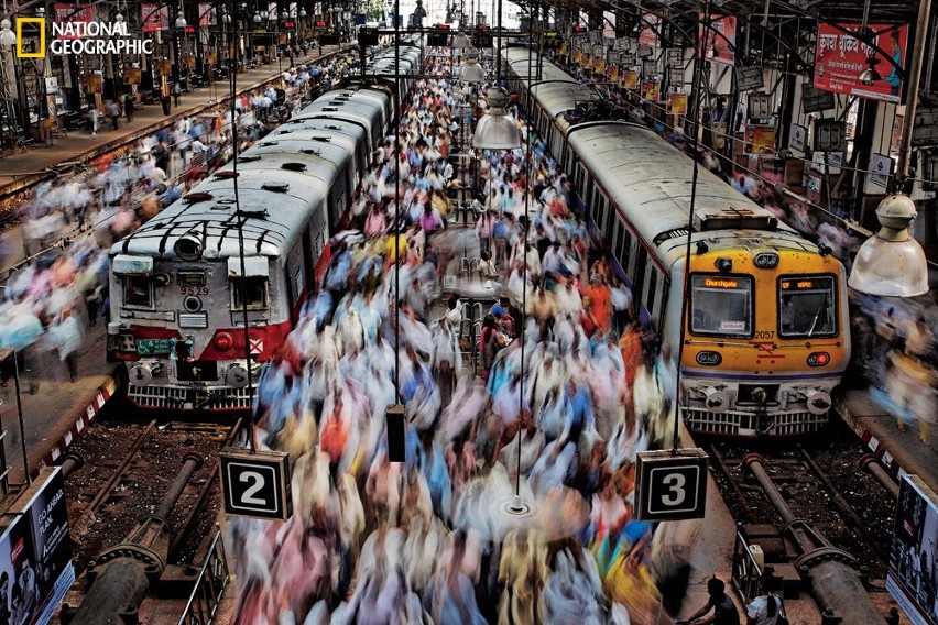 2011 - Bombaj, Indie

Aby sfotografować codzienny tłum na...