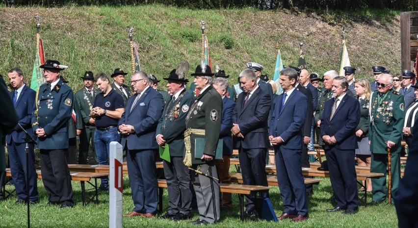 Szamotuły. Kurkowe Bractwa Strzeleckie Okręgu Szamotulskiego świętowały 90 - lecie istnienia. "Ćwicz oko i dłonie w Ojczyzny Obronie"