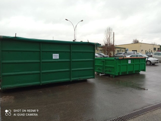 Kontenery na bioodpady – choinki rozstawiono w kilku punktach na terenie miasta.