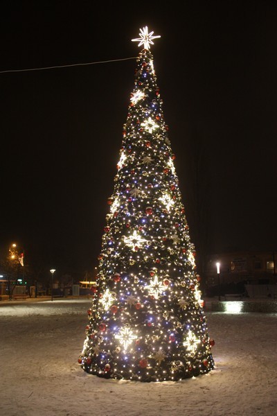 Zawiercie: Świąteczna choinka na placu Jana Pawła II