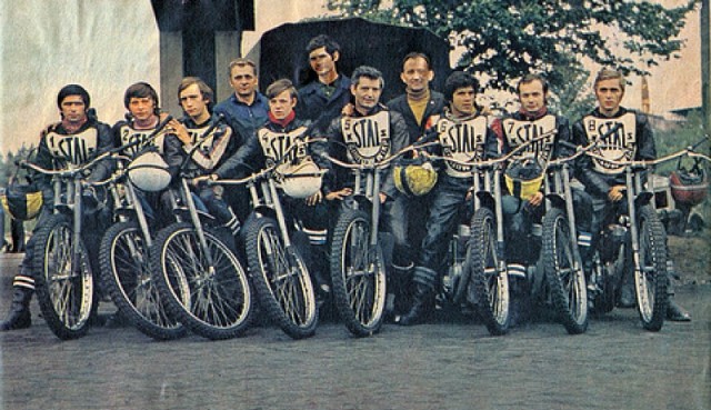 Od lewej : Edward Jancarz, Bogusław Nowak, Zenon Plech, Jerzy Rembas, Andrzej Pogorzelski, Ryszard Fabiszewski, Ryszard Dziadkowiak, Mieczysław Woźniak.