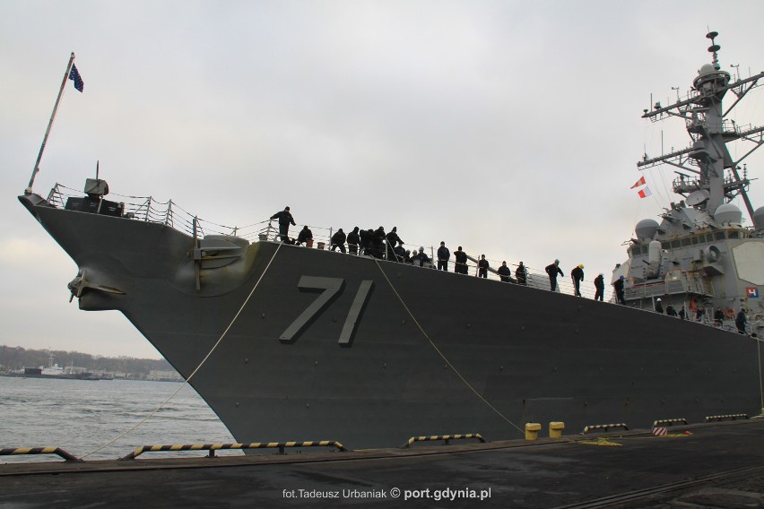 Gdynia: Amerykański niszczyciel pojawił się przy nabrzeżu Francuskim. USS Ross z roboczą wizytą w porcie