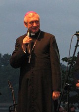 Biskup Andrzej Suski został honorowym obywatelem Torunia