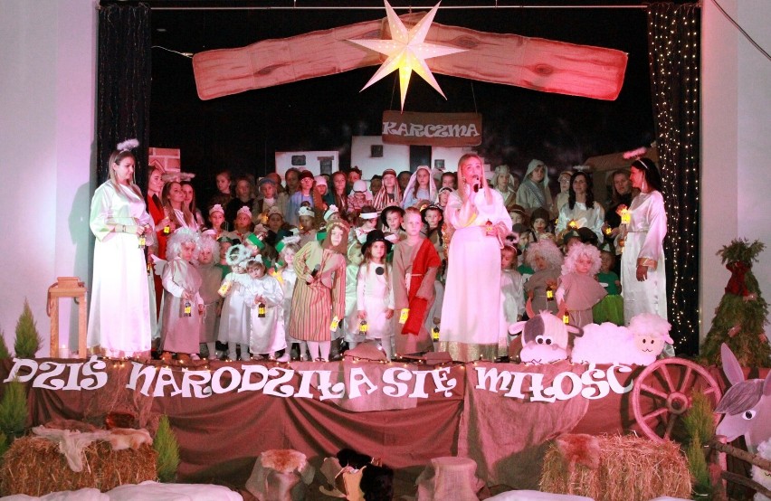 W Przedszkolu Niepublicznym "Akademia Małego Odkrywcy" w Kłecku odbyły się jasełka. To był magiczny spektakl w świątecznej atmosferze!  