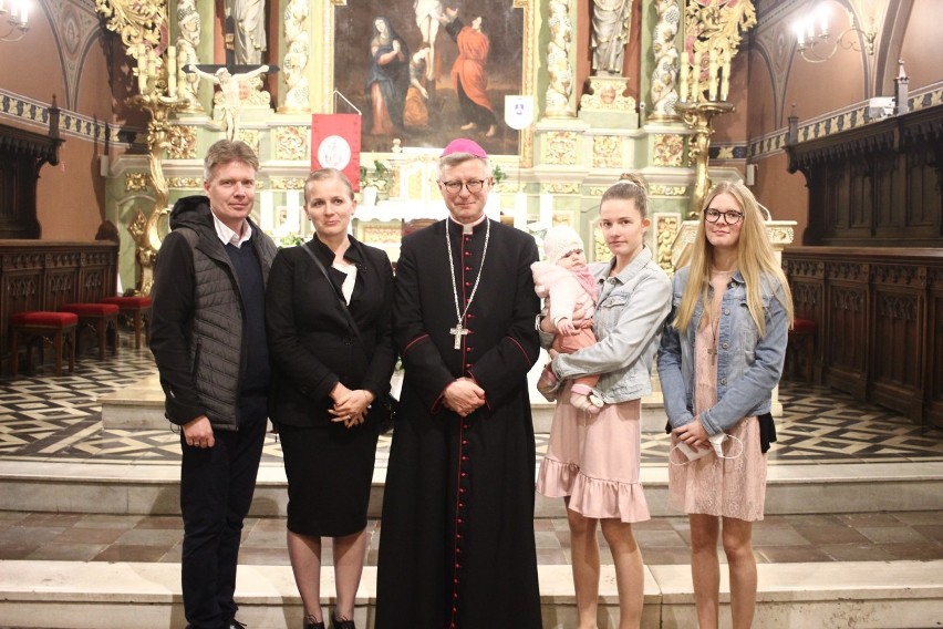 Parafia pw. Podwyższenia Krzyża Świętego w Tczewie: - Młodzież przyjęła sakrament bierzmowania ZDJĘCIA