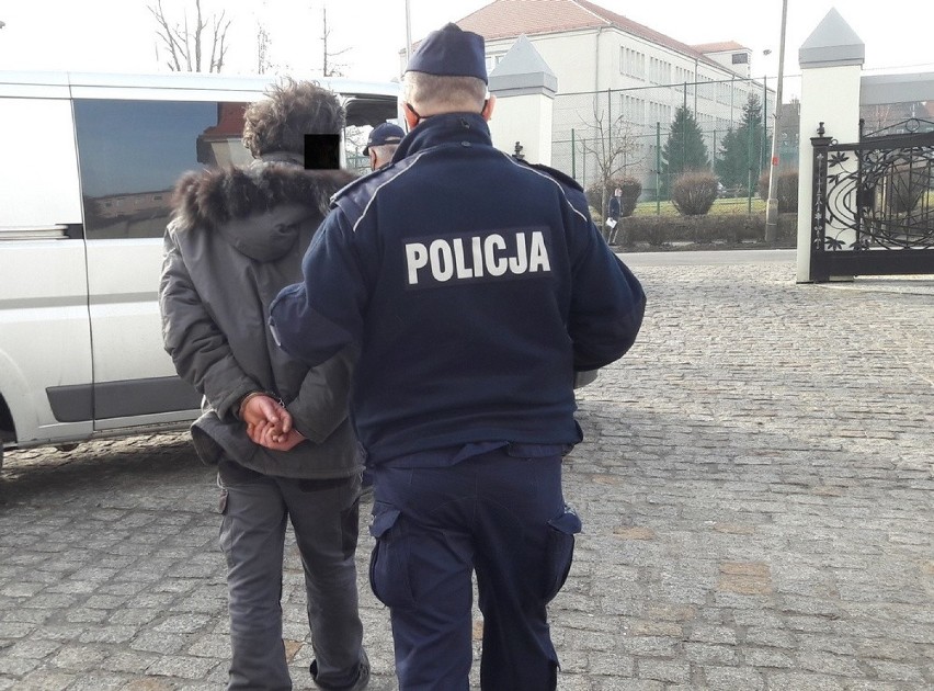 Policjanci z Lewina Brzeskiego zatrzymali poszukiwanego...