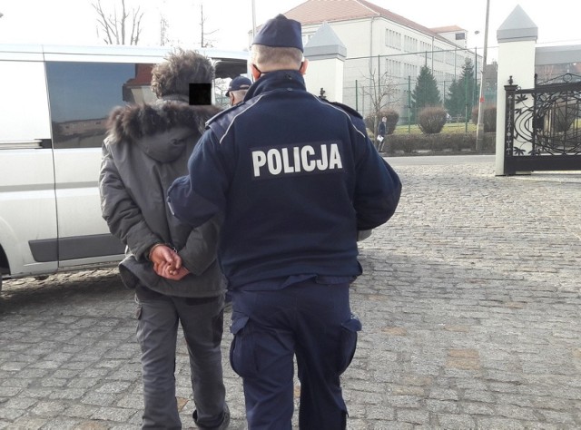 Policjanci z Lewina Brzeskiego zatrzymali poszukiwanego 67-latka.