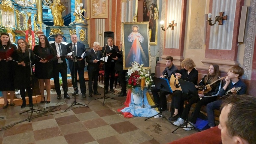Niezwykły koncert wielkanocny Chóru Novi i Big Bandu Opatów w opatowskim klasztorze. Zobacz zdjęcia