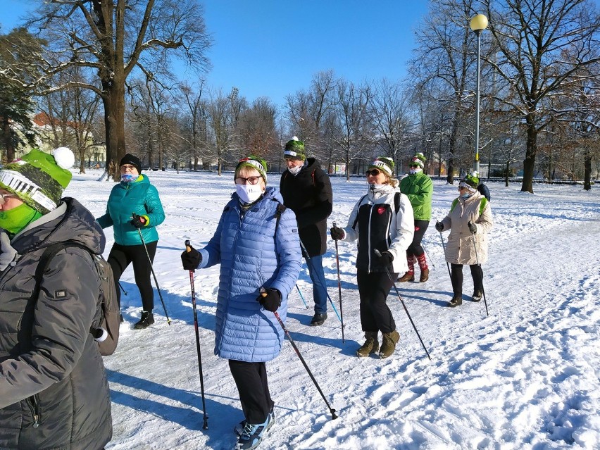 Entuzjasci Nordic Walking Plus włączyli się w Marsz z Serduszkiem